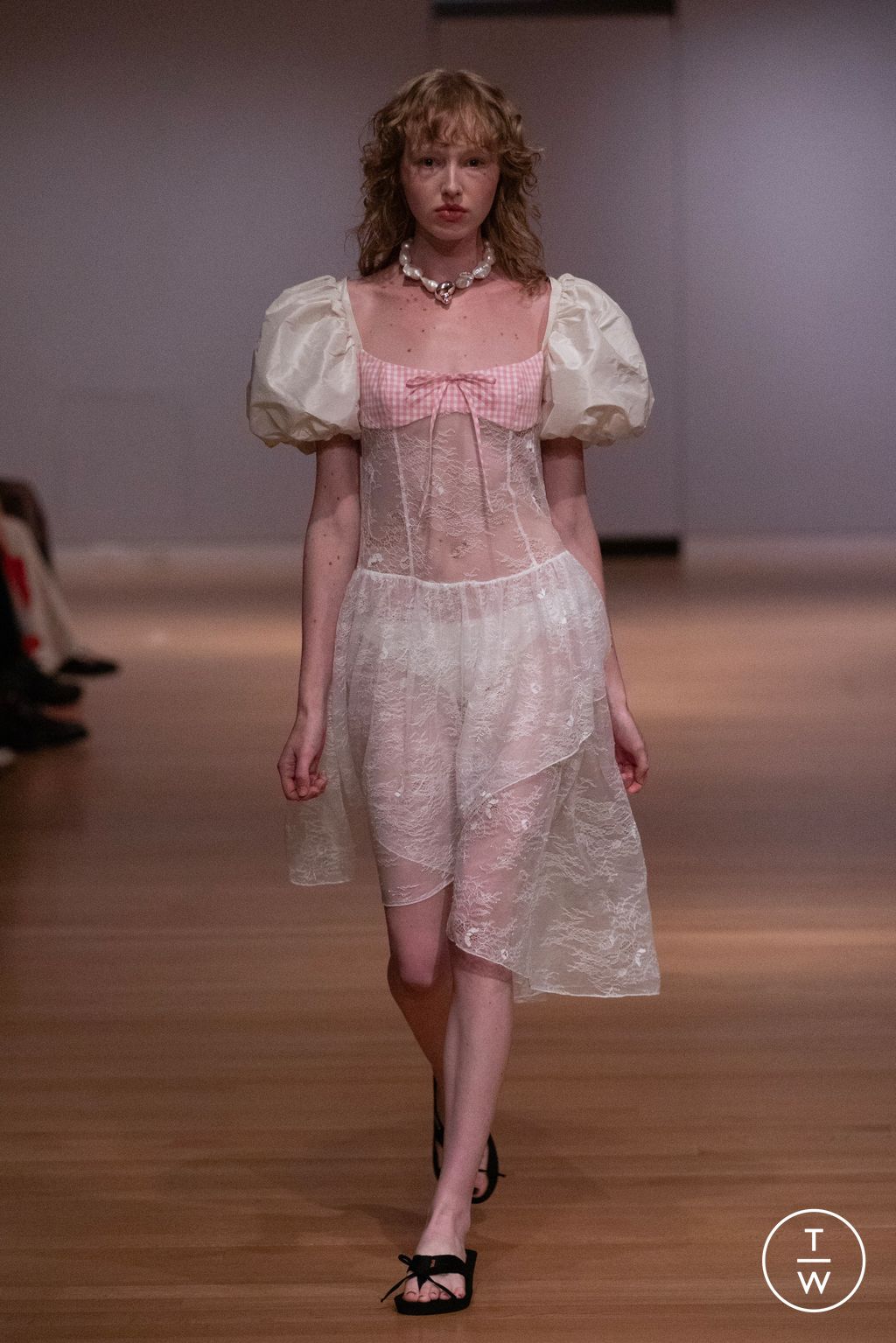 Fashion Week New York Spring/Summer 2024 look 27 from the Sandy Liang collection 女装