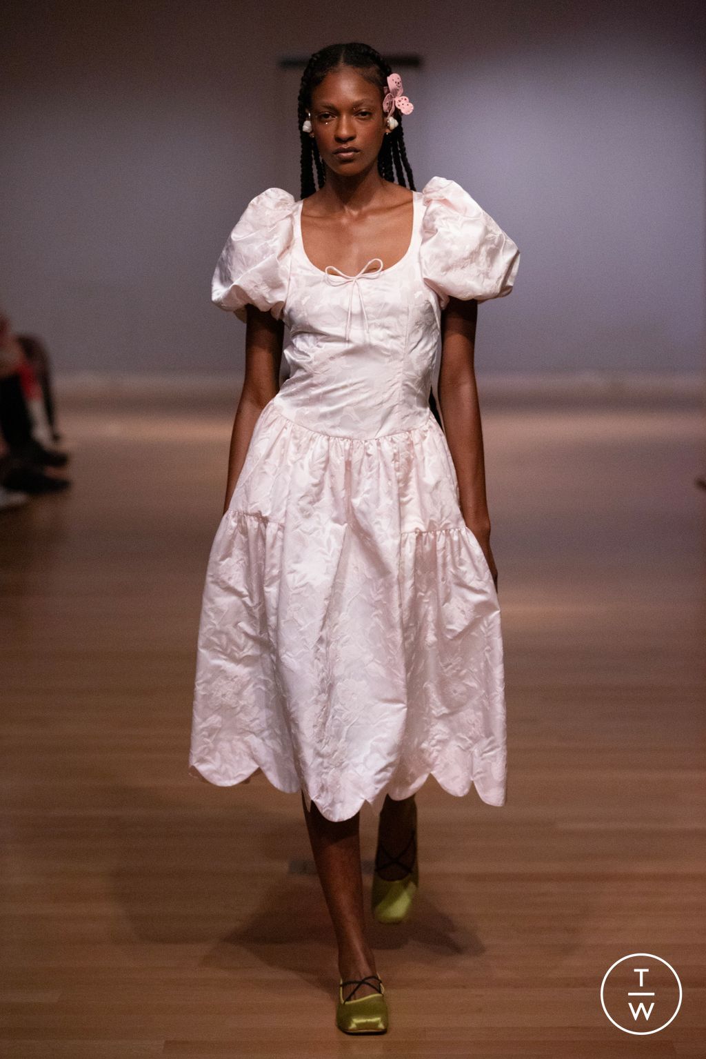 Fashion Week New York Spring/Summer 2024 look 28 from the Sandy Liang collection 女装