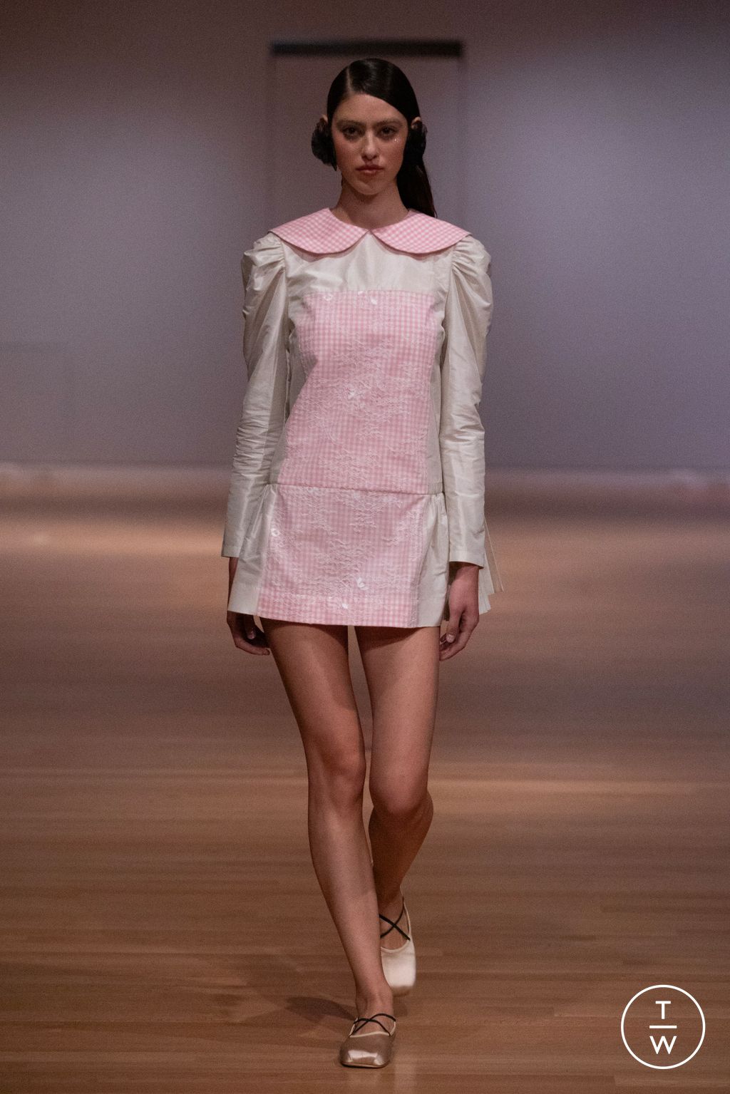 Fashion Week New York Spring/Summer 2024 look 29 from the Sandy Liang collection 女装