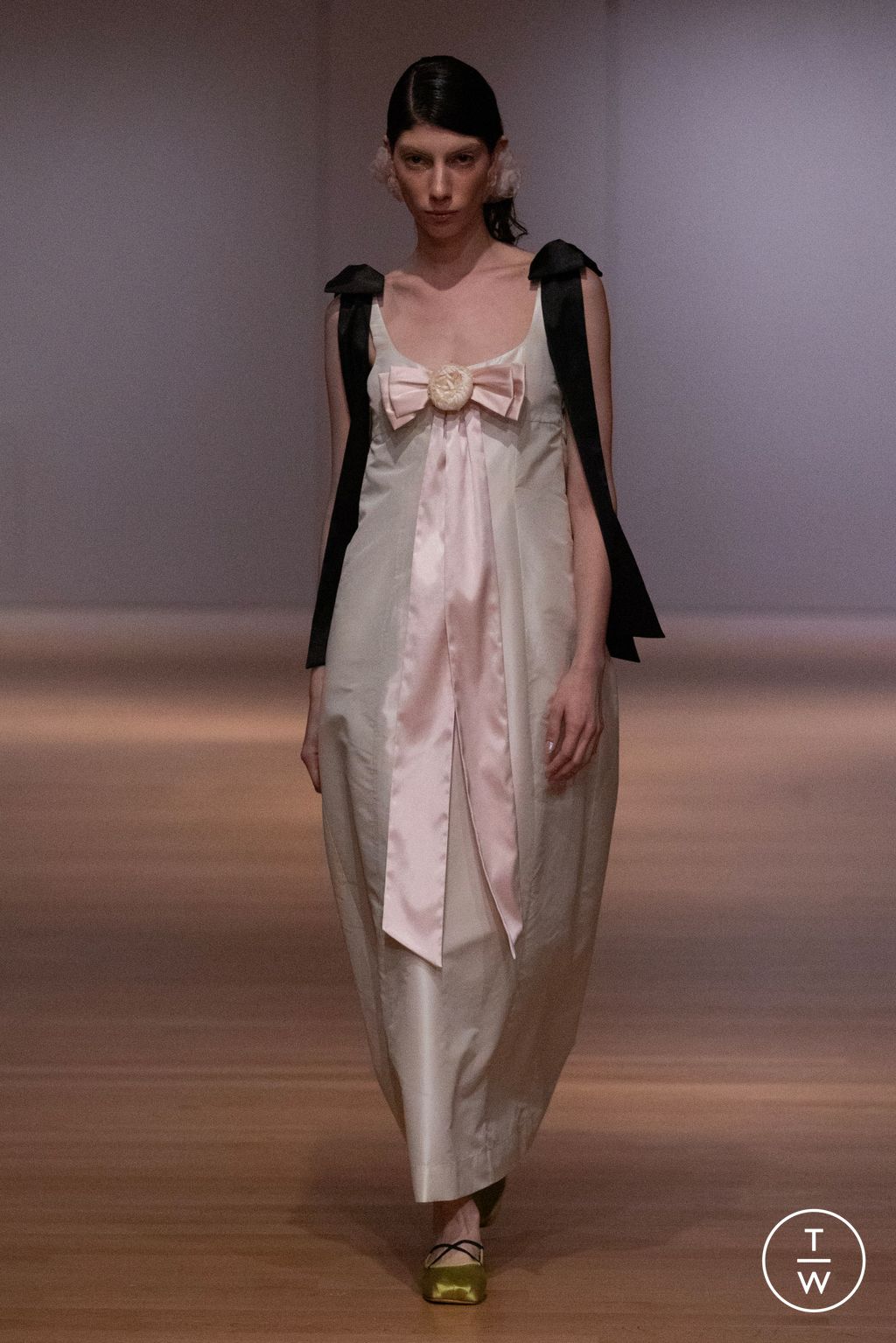 Fashion Week New York Spring/Summer 2024 look 36 from the Sandy Liang collection 女装