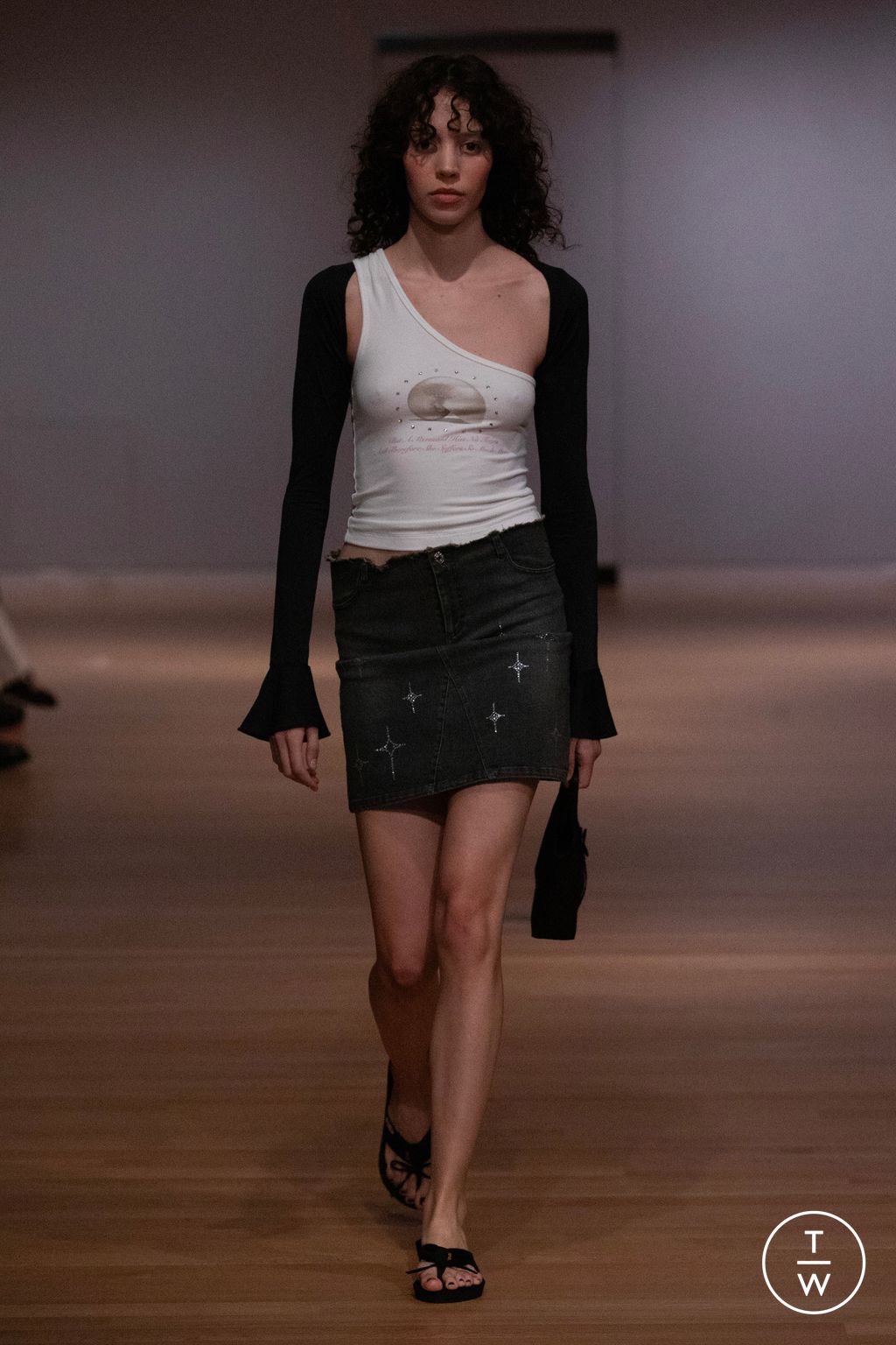 Fashion Week New York Spring/Summer 2024 look 7 de la collection Sandy Liang womenswear