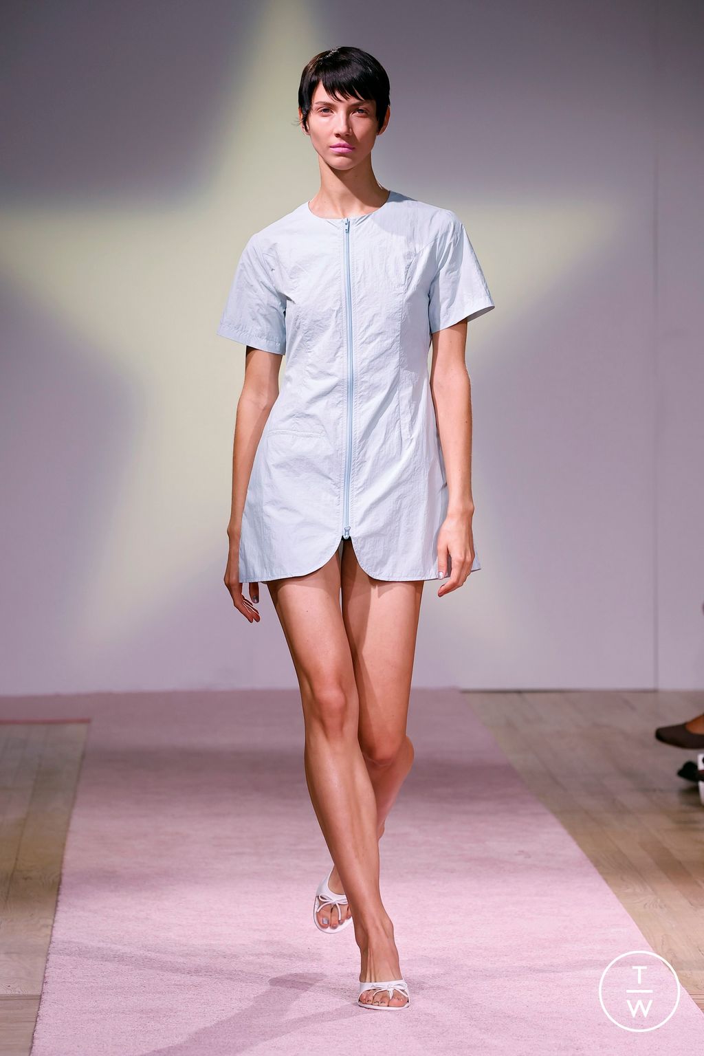 Fashion Week New York Spring/Summer 2025 look 17 de la collection Sandy Liang womenswear