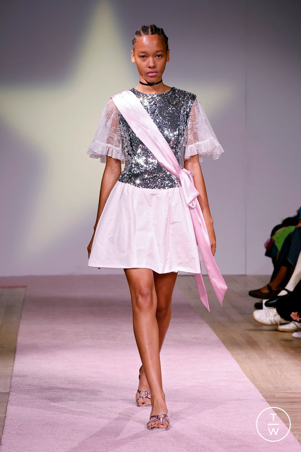 Fashion Week New York Spring/Summer 2025 look 30 de la collection Sandy Liang womenswear