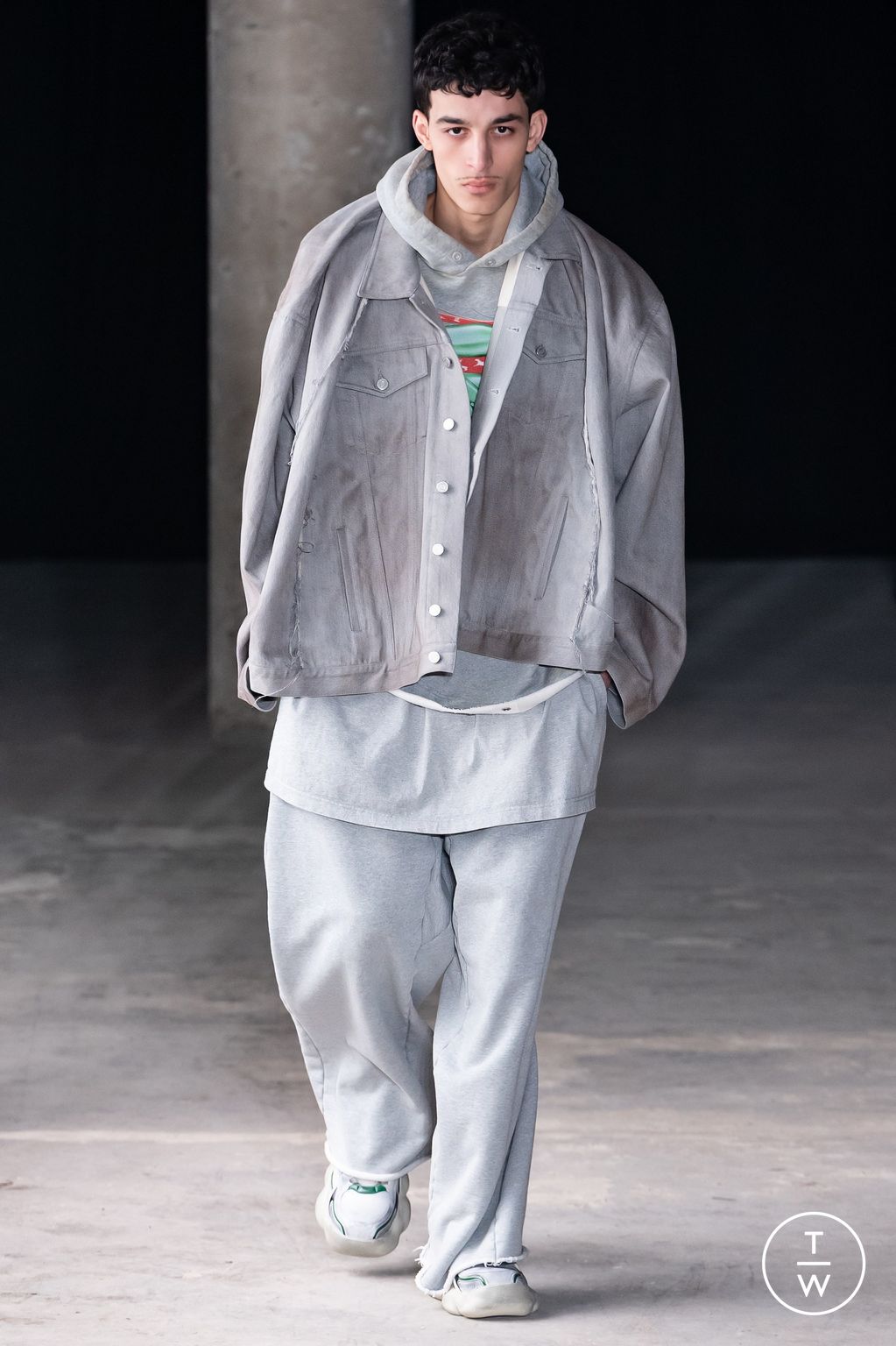 Fashion Week Paris Fall/Winter 2024 look 11 from the Sankuanz collection menswear