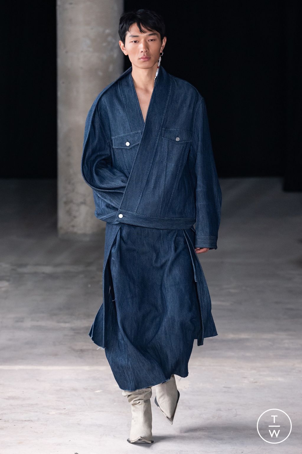 Fashion Week Paris Fall/Winter 2024 look 15 de la collection Sankuanz menswear
