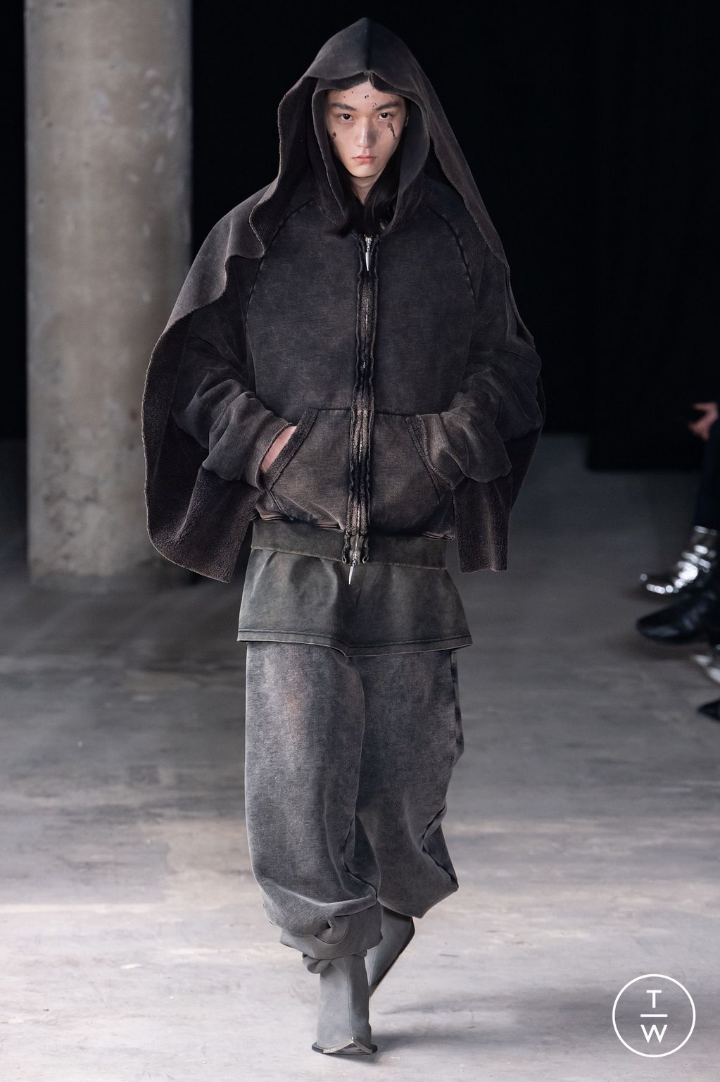 Fashion Week Paris Fall/Winter 2024 look 18 from the Sankuanz collection menswear
