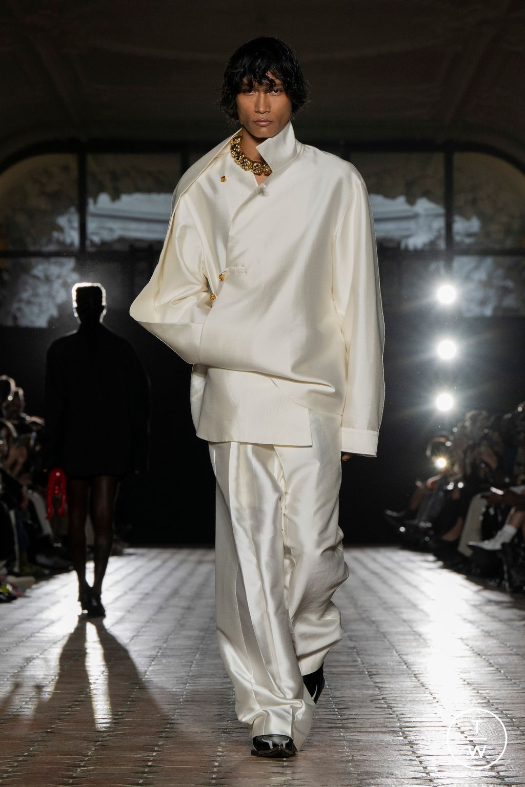 Fashion Week Paris Spring/Summer 2025 look 28 de la collection Sankuanz menswear