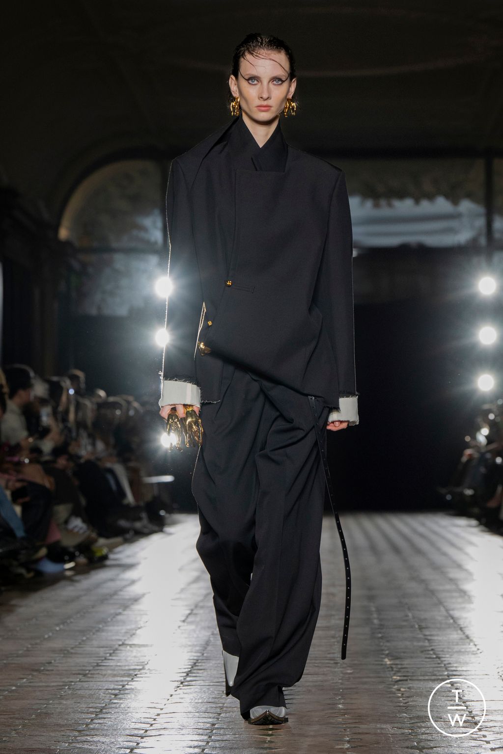 Fashion Week Paris Spring-Summer 2025 look 30 from the Sankuanz collection menswear