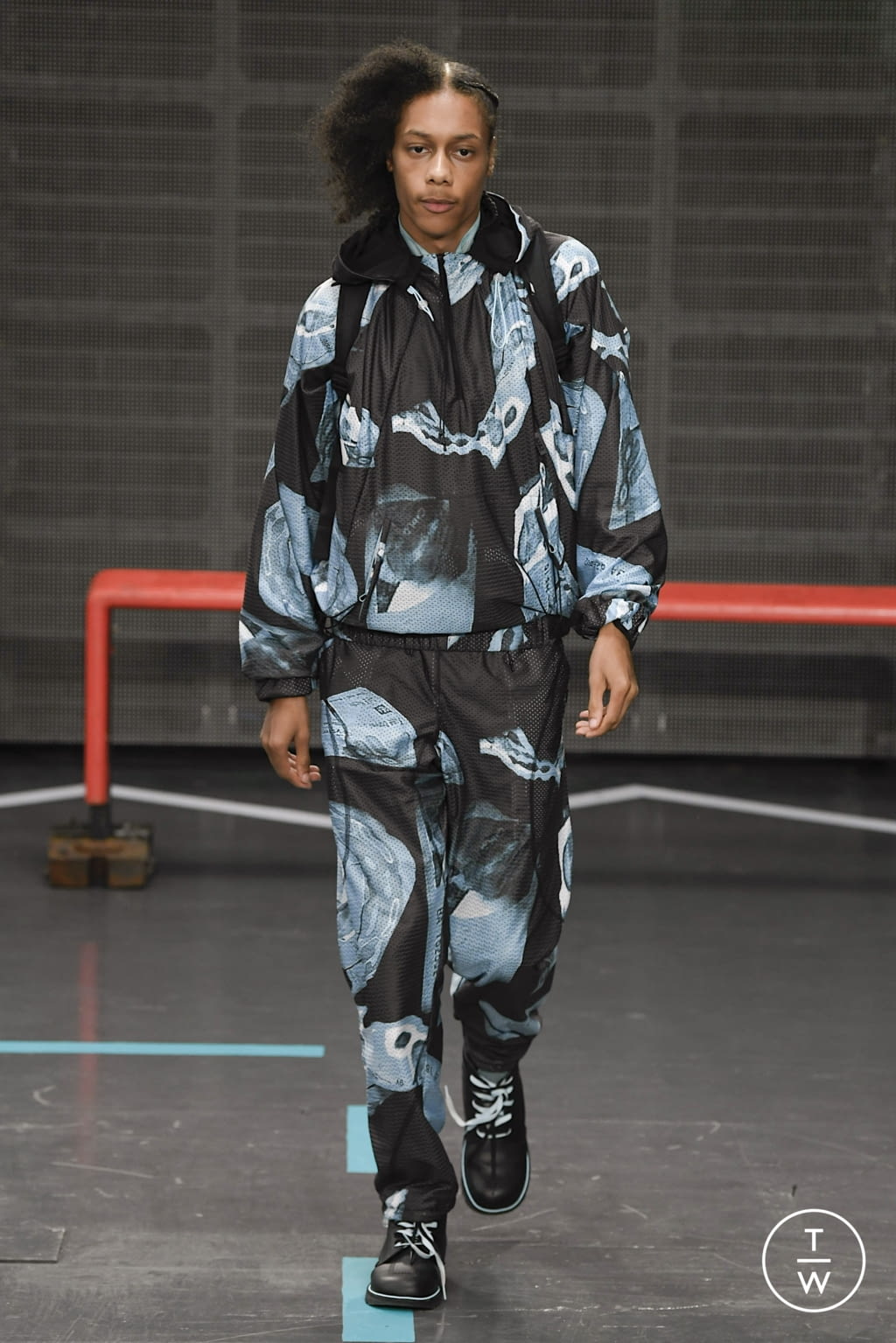 Fashion Week London Spring/Summer 2022 look 10 de la collection Saul Nash menswear