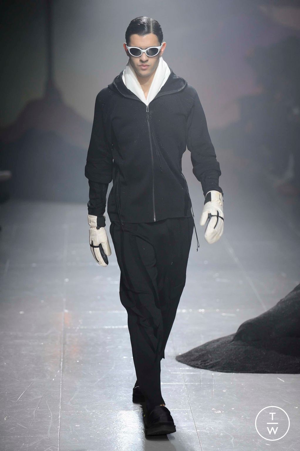 Fashion Week London Fall/Winter 2023 look 1 de la collection Saul Nash menswear
