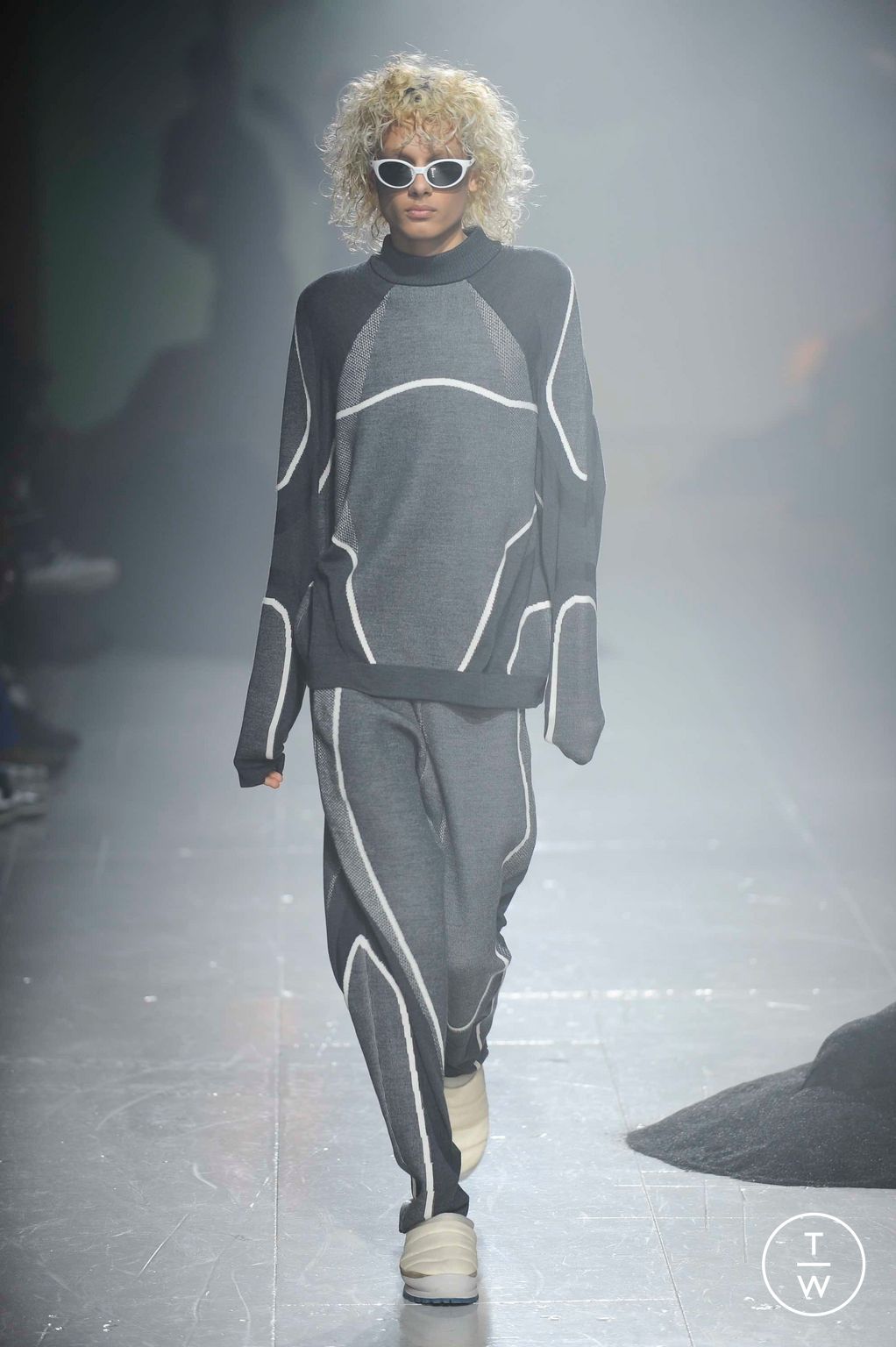Fashion Week London Fall/Winter 2023 look 33 from the Saul Nash collection 男装