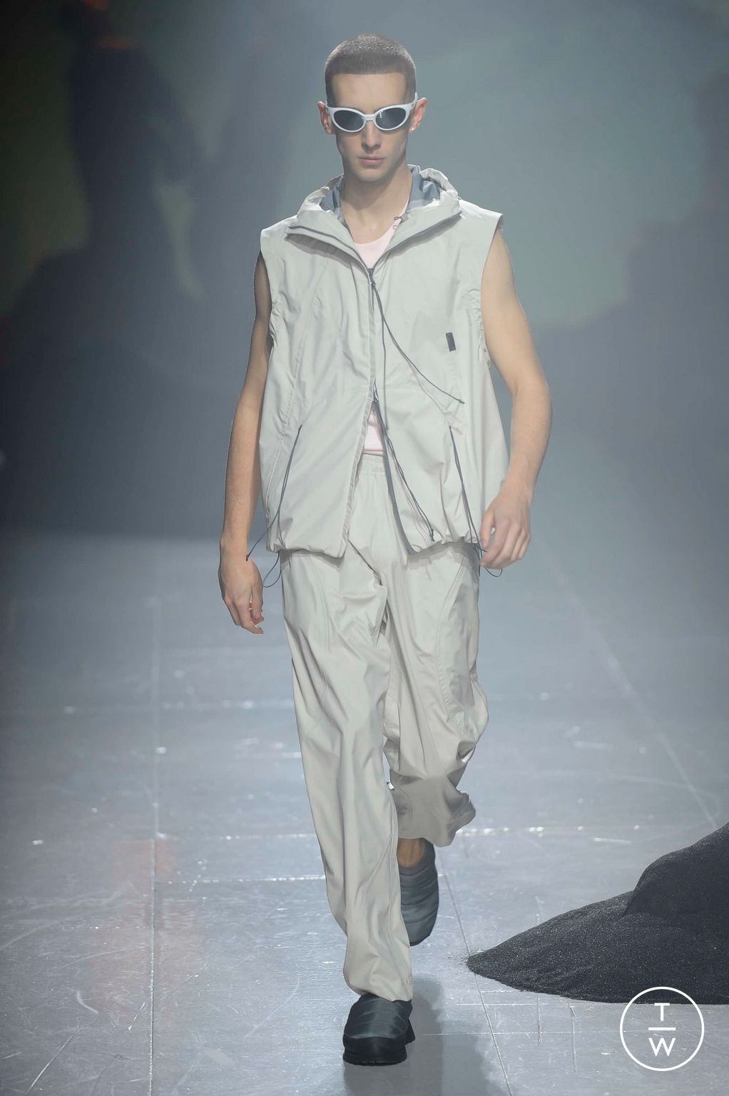 Fashion Week London Fall/Winter 2023 look 39 de la collection Saul Nash menswear