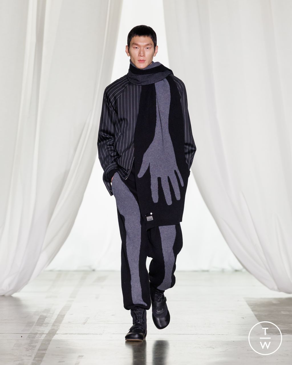 Fashion Week Milan Fall/Winter 2026 look 22 de la collection Saul Nash menswear