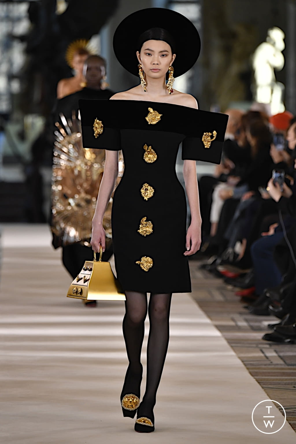 Fashion Week Paris Spring/Summer 2022 look 9 from the Schiaparelli collection couture