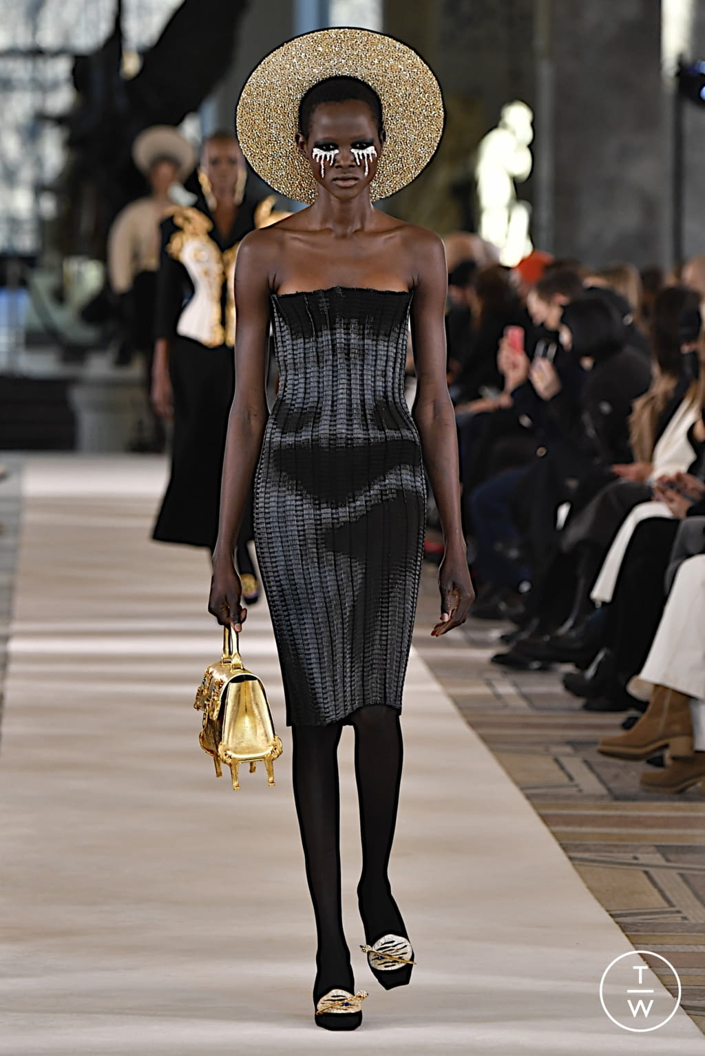 Fashion Week Paris Spring/Summer 2022 look 12 from the Schiaparelli collection couture