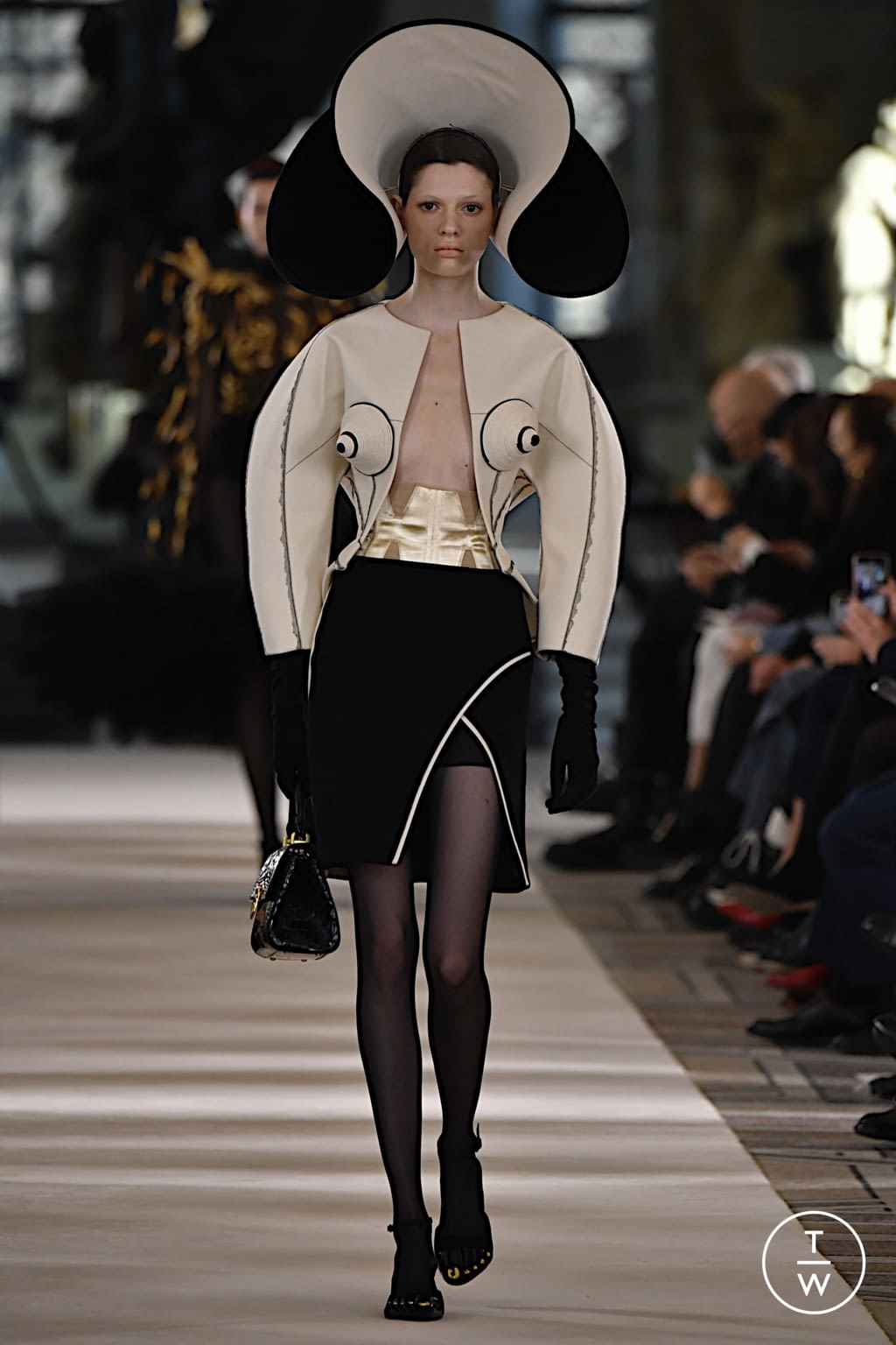 Fashion Week Paris Spring/Summer 2022 look 14 from the Schiaparelli collection 高级定制