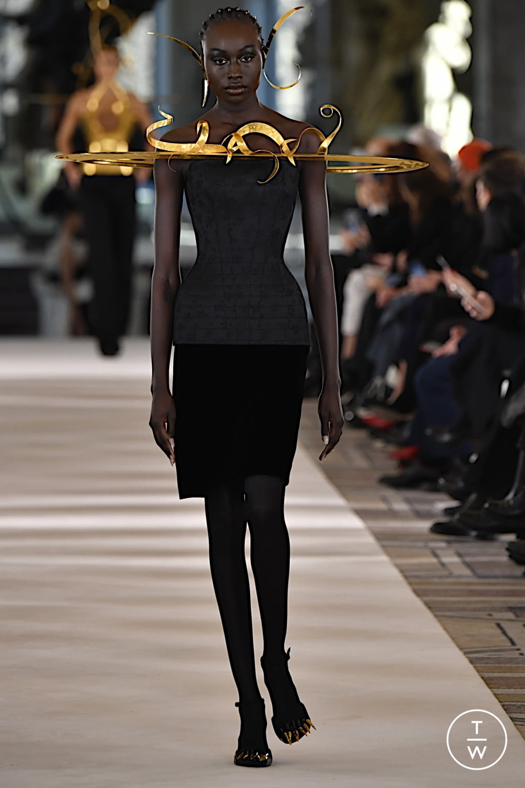 Fashion Week Paris Spring/Summer 2022 look 18 de la collection Schiaparelli couture