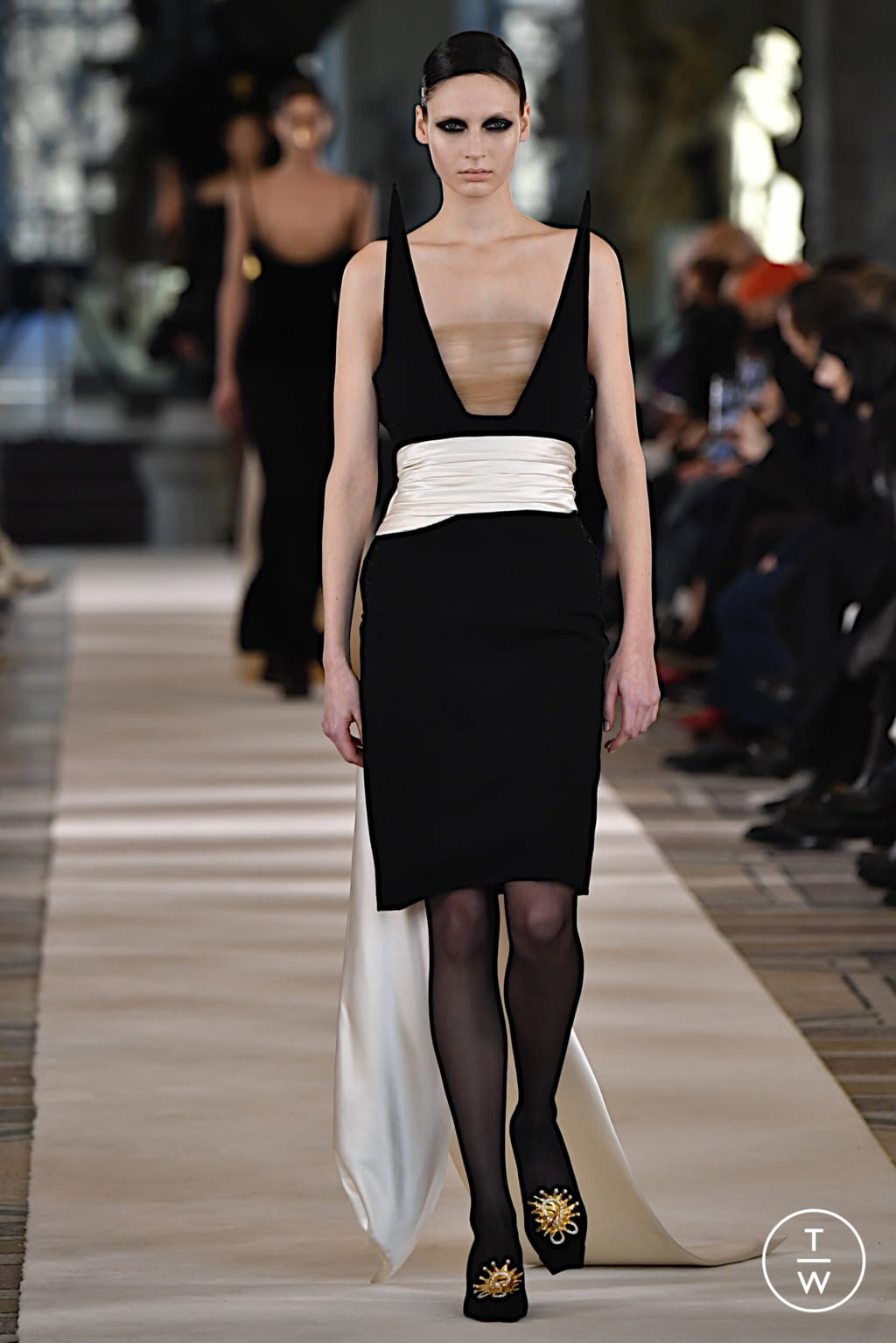 Fashion Week Paris Spring/Summer 2022 look 20 de la collection Schiaparelli couture