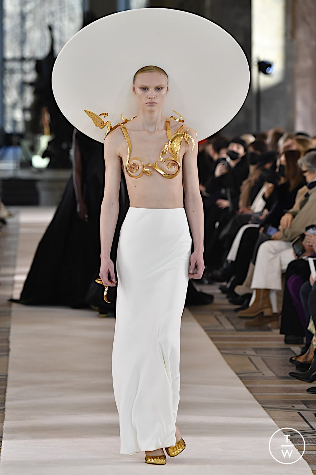 Fashion Week Paris Spring/Summer 2022 look 31 from the Schiaparelli collection couture