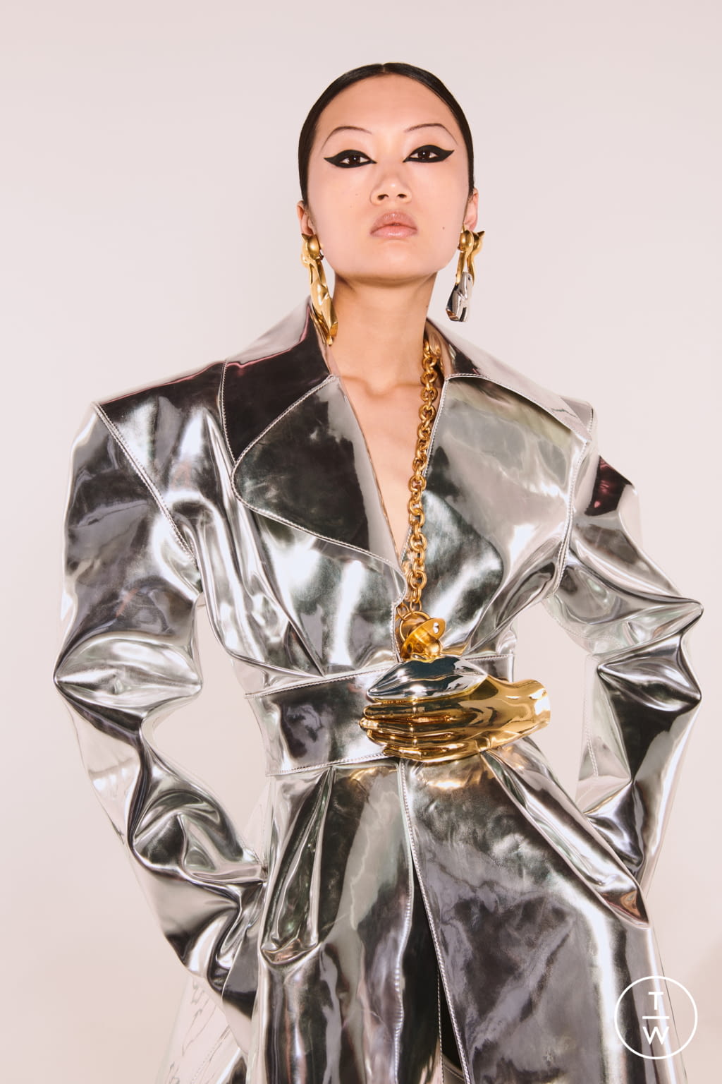 Fashion Week Paris Fall/Winter 2021 look 10 from the Schiaparelli collection 高级定制