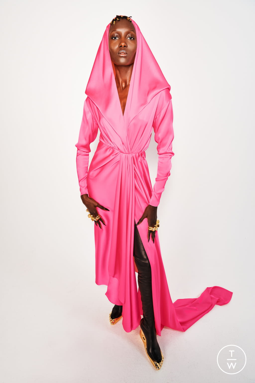 Fashion Week Paris Fall/Winter 2021 look 10 from the Schiaparelli collection womenswear