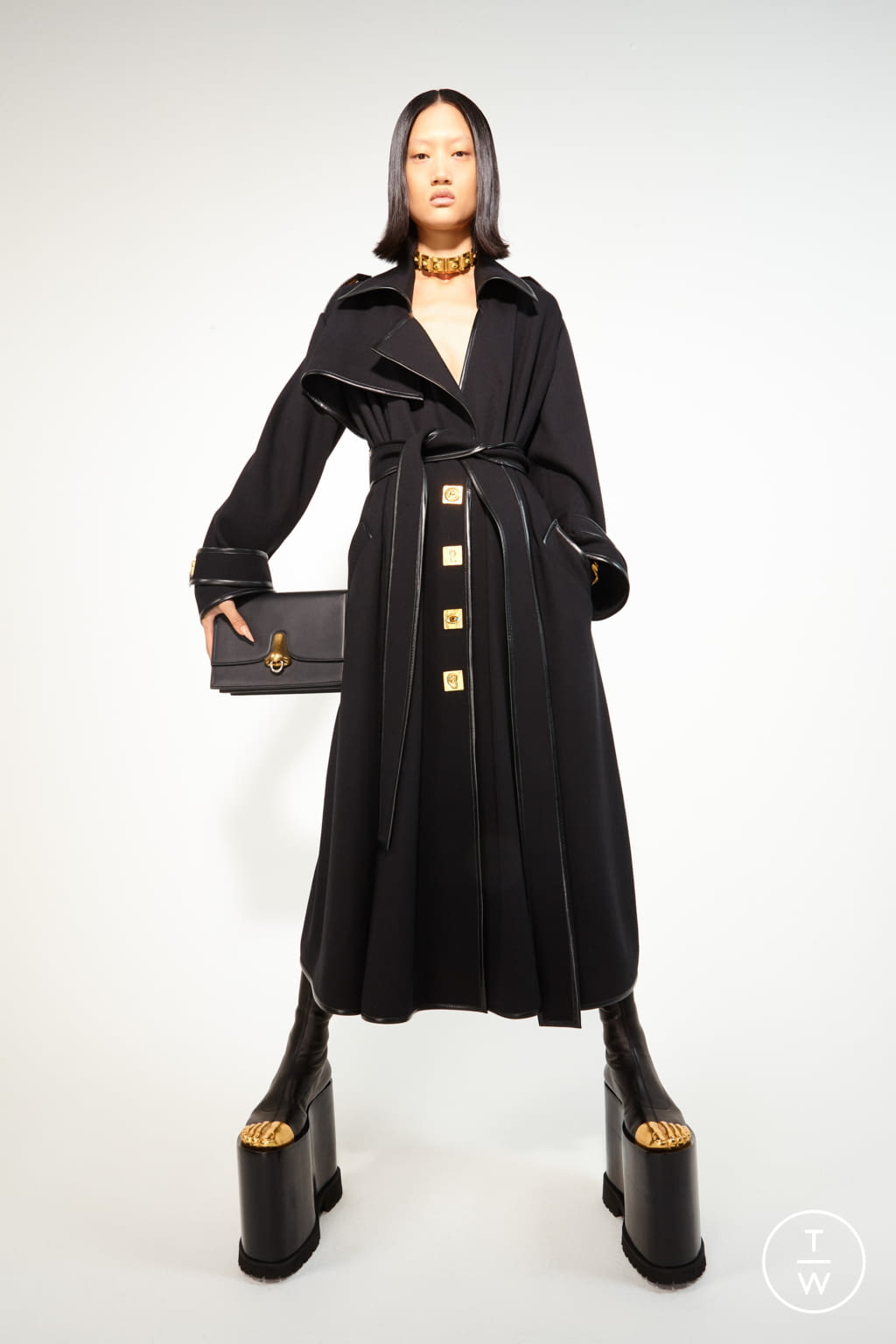 Fashion Week Paris Fall/Winter 2021 look 18 from the Schiaparelli collection womenswear