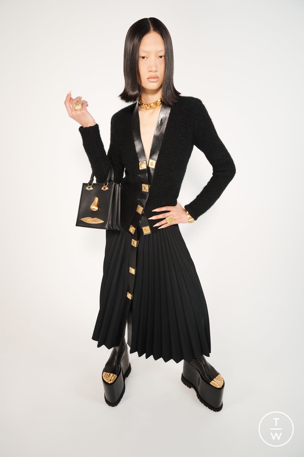 Fashion Week Paris Fall/Winter 2021 look 28 from the Schiaparelli collection womenswear