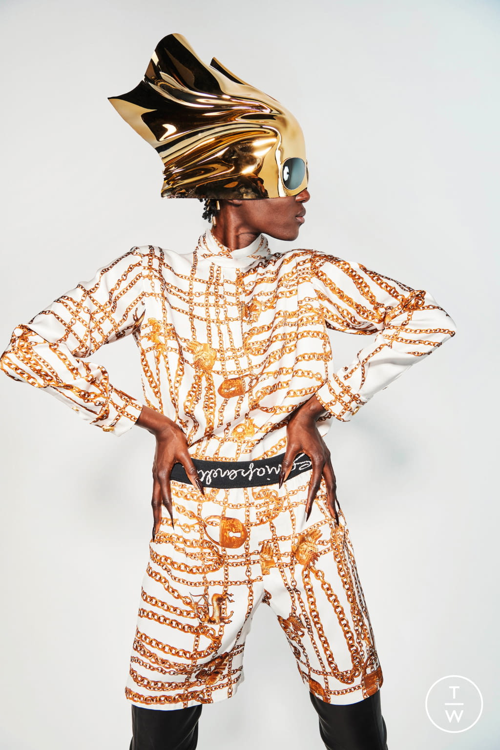 Fashion Week Paris Fall/Winter 2021 look 29 de la collection Schiaparelli womenswear