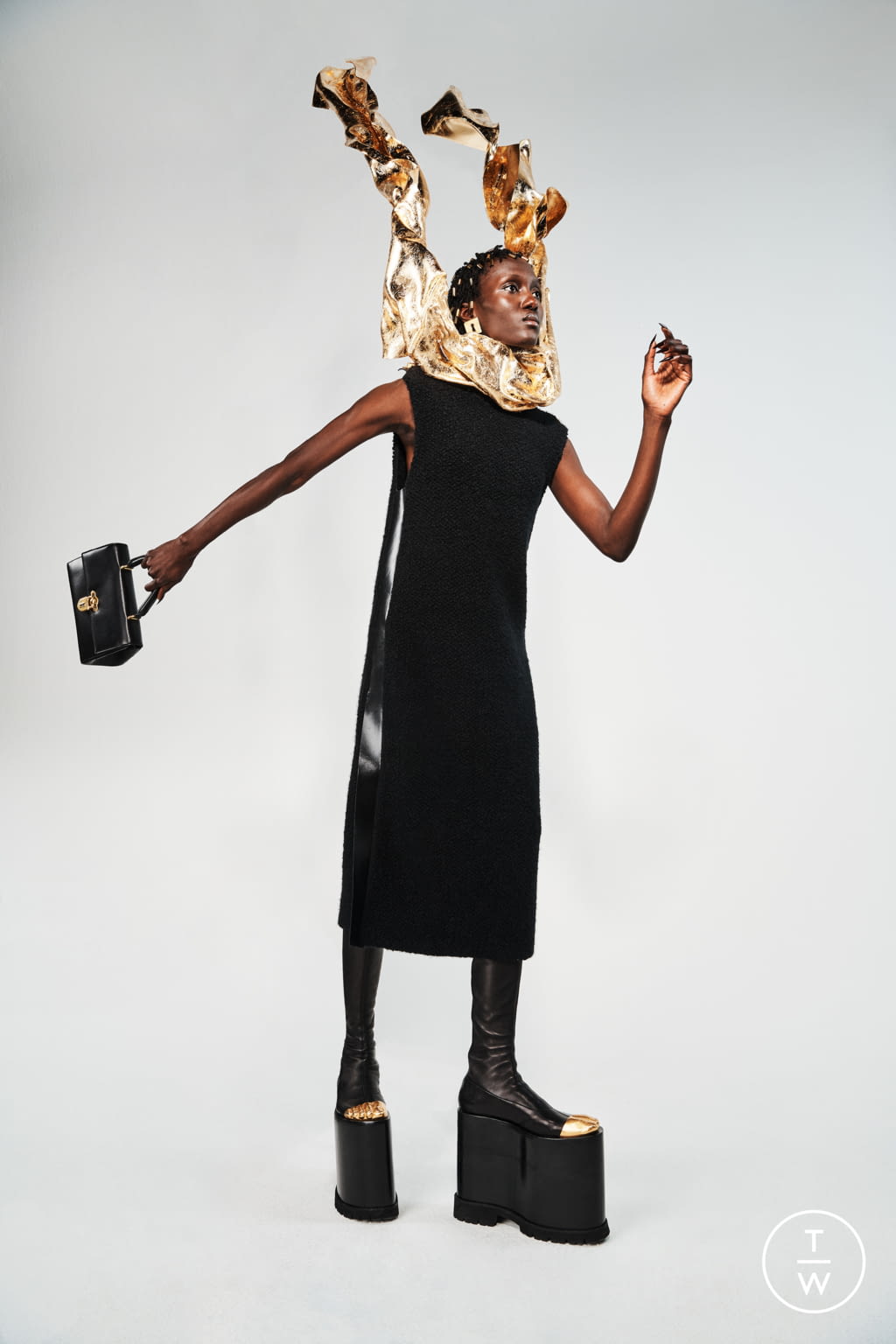 Fashion Week Paris Fall/Winter 2021 look 33 de la collection Schiaparelli womenswear