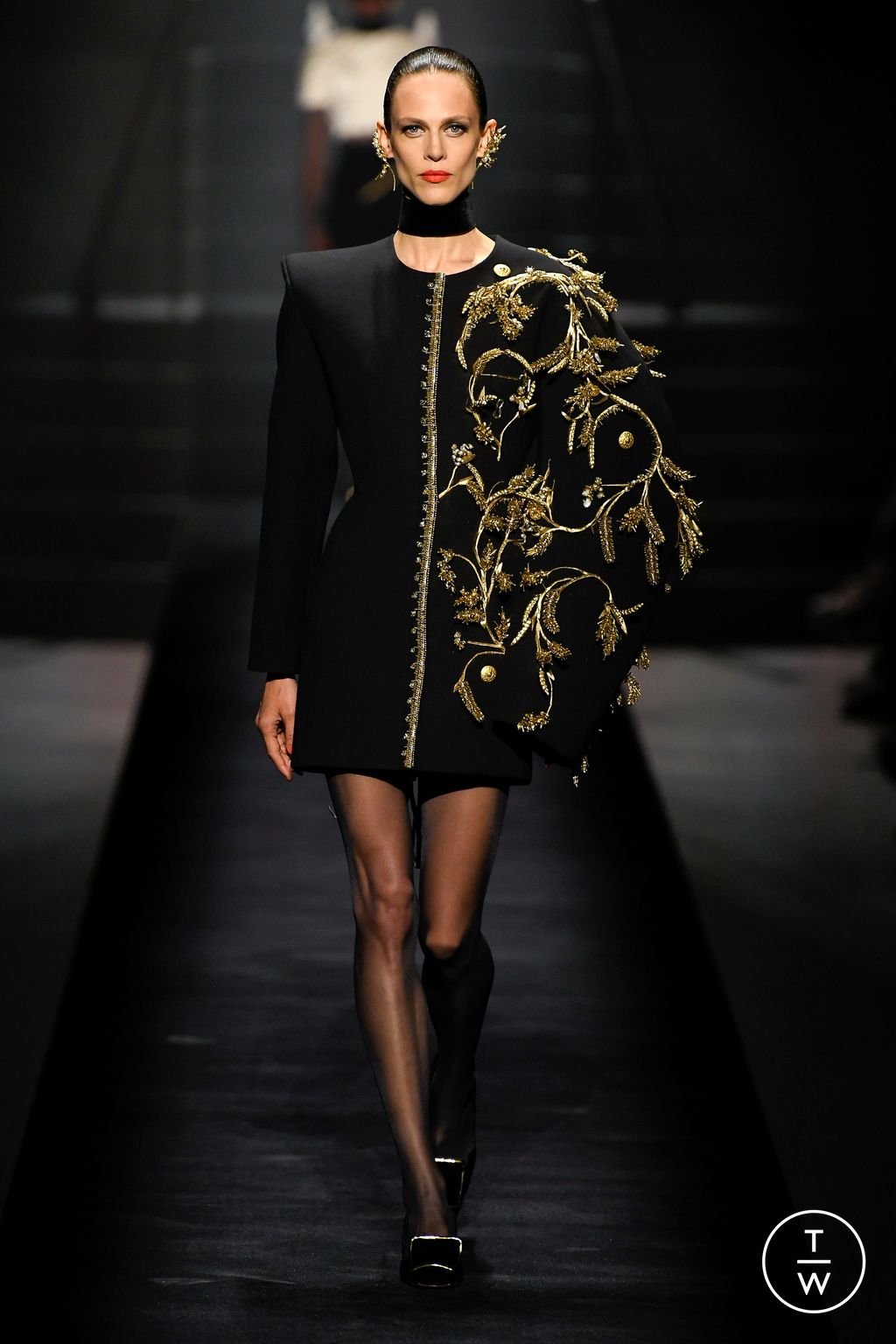 Fashion Week Paris Fall/Winter 2022 look 3 from the Schiaparelli collection couture