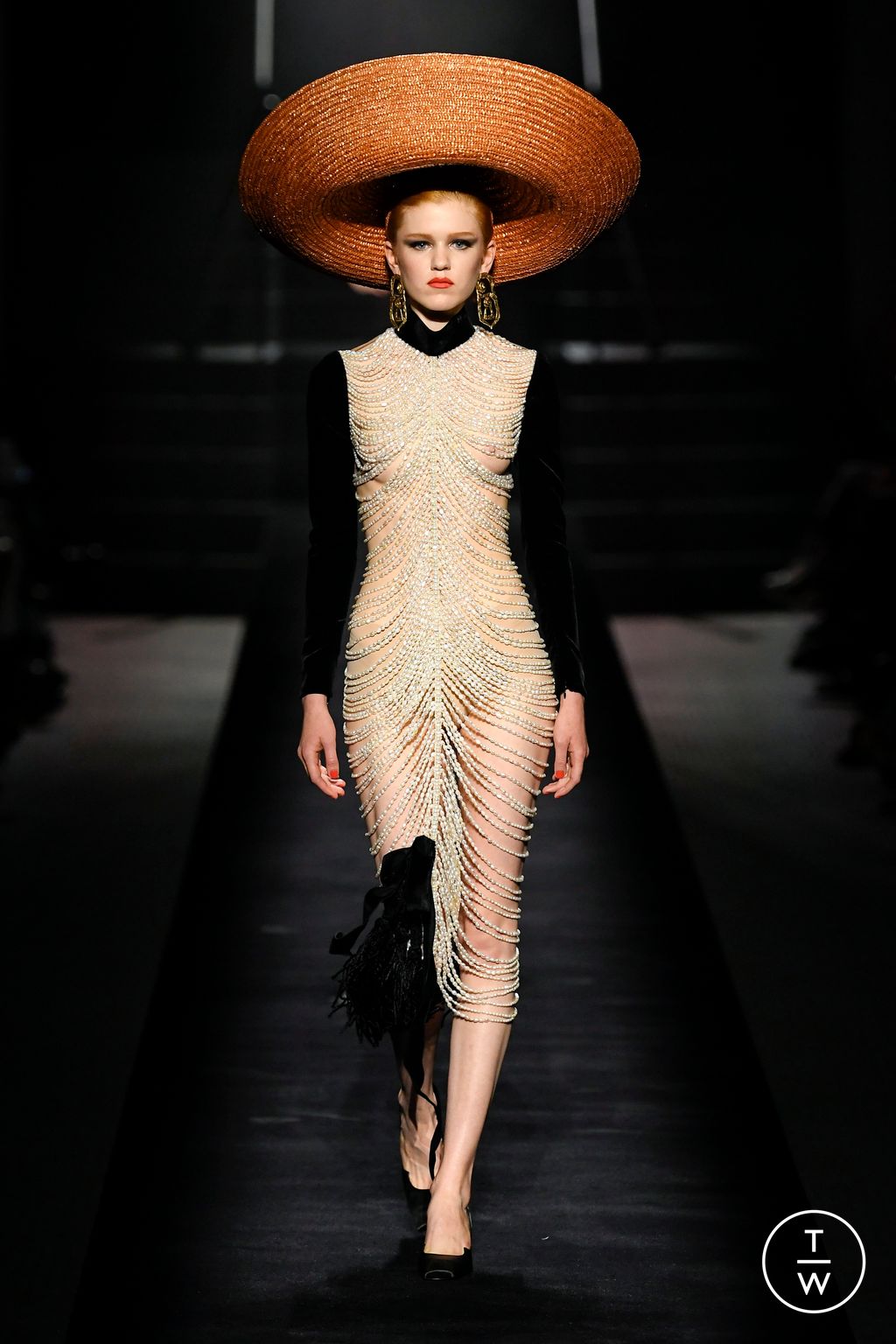 Fashion Week Paris Fall/Winter 2022 look 14 from the Schiaparelli collection couture