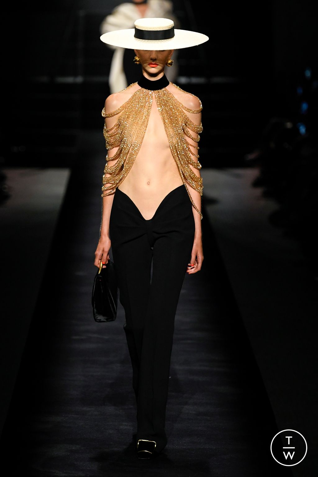 Fashion Week Paris Fall/Winter 2022 look 16 from the Schiaparelli collection couture