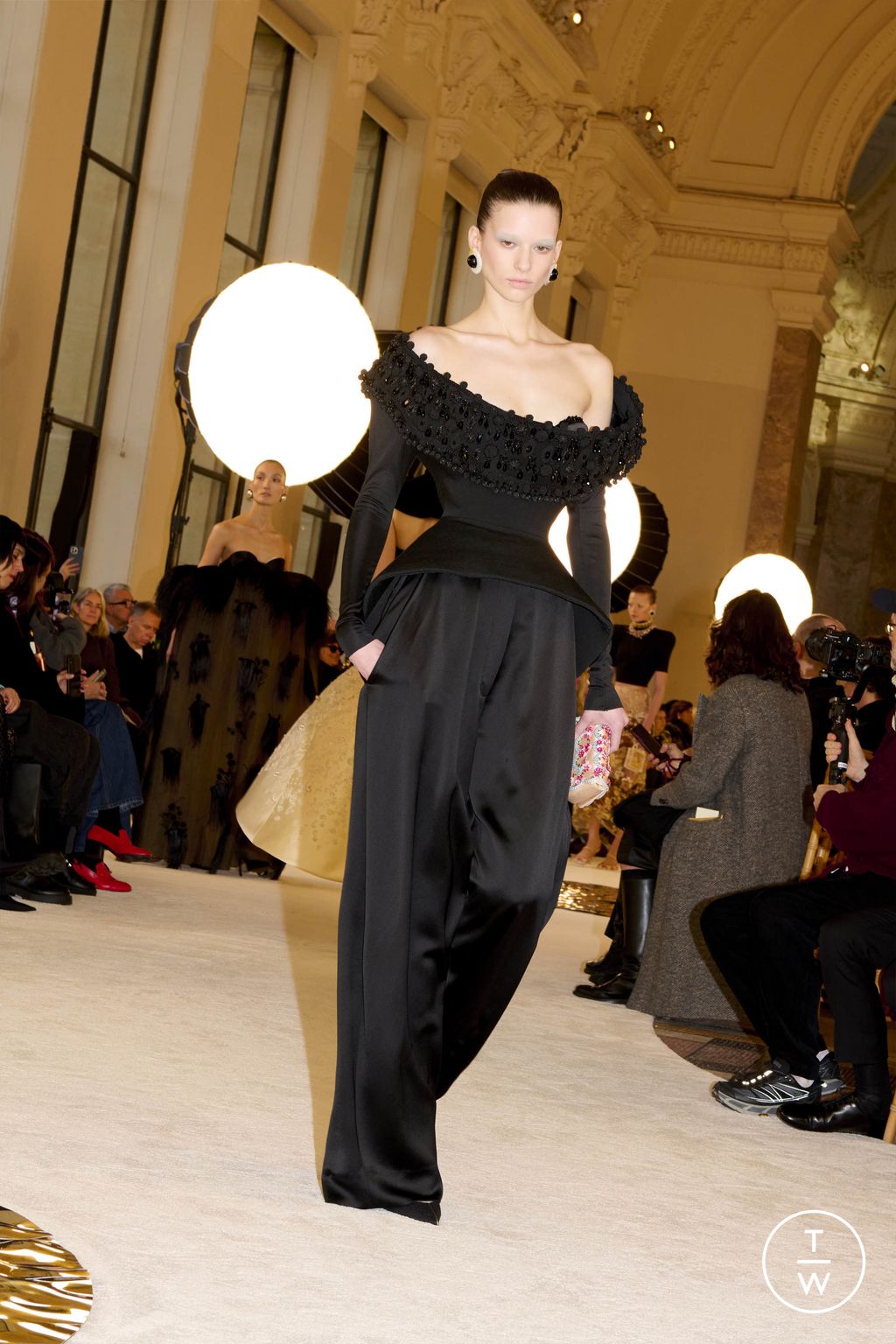 Fashion Week Paris Spring/Summer 2025 look 15 from the Schiaparelli collection couture