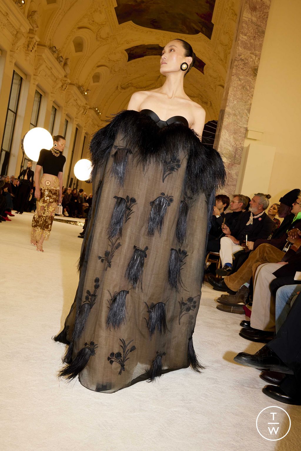 Fashion Week Paris Spring/Summer 2025 look 16 from the Schiaparelli collection couture