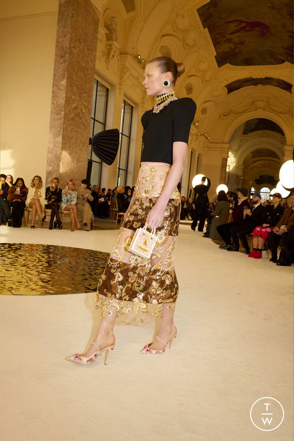 Fashion Week Paris Spring/Summer 2025 look 17 from the Schiaparelli collection couture