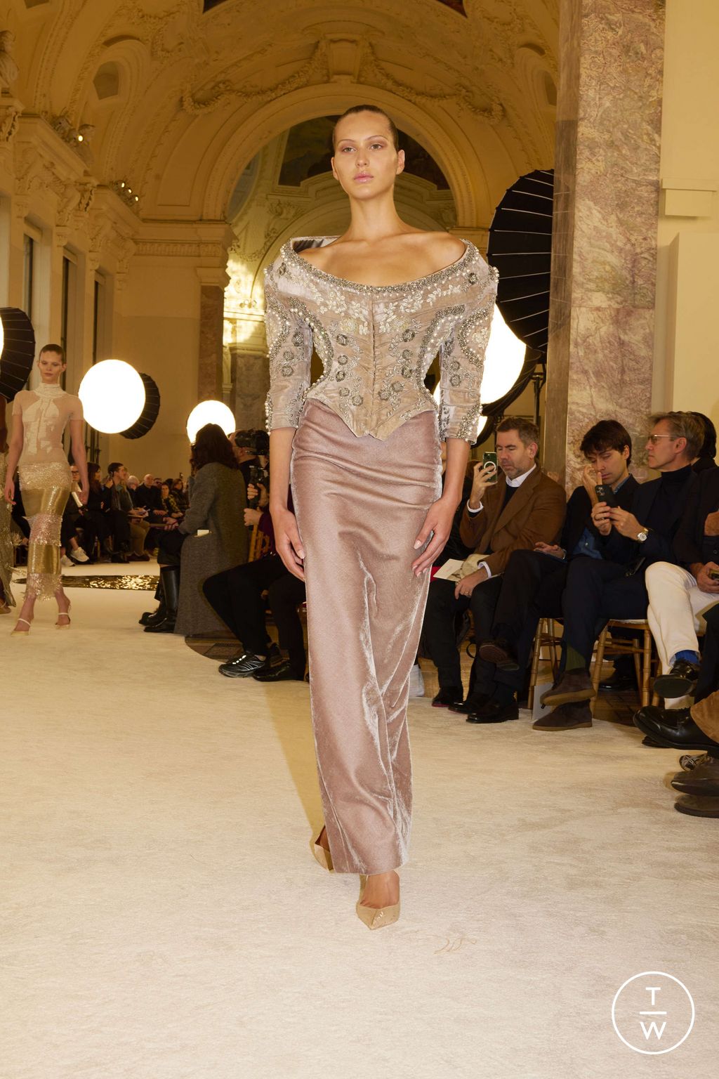 Fashion Week Paris Spring/Summer 2025 look 25 from the Schiaparelli collection 高级定制