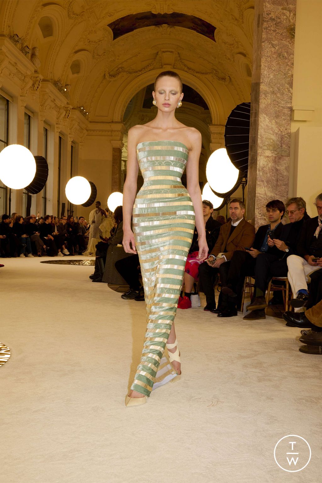 Fashion Week Paris Spring/Summer 2025 look 28 from the Schiaparelli collection couture