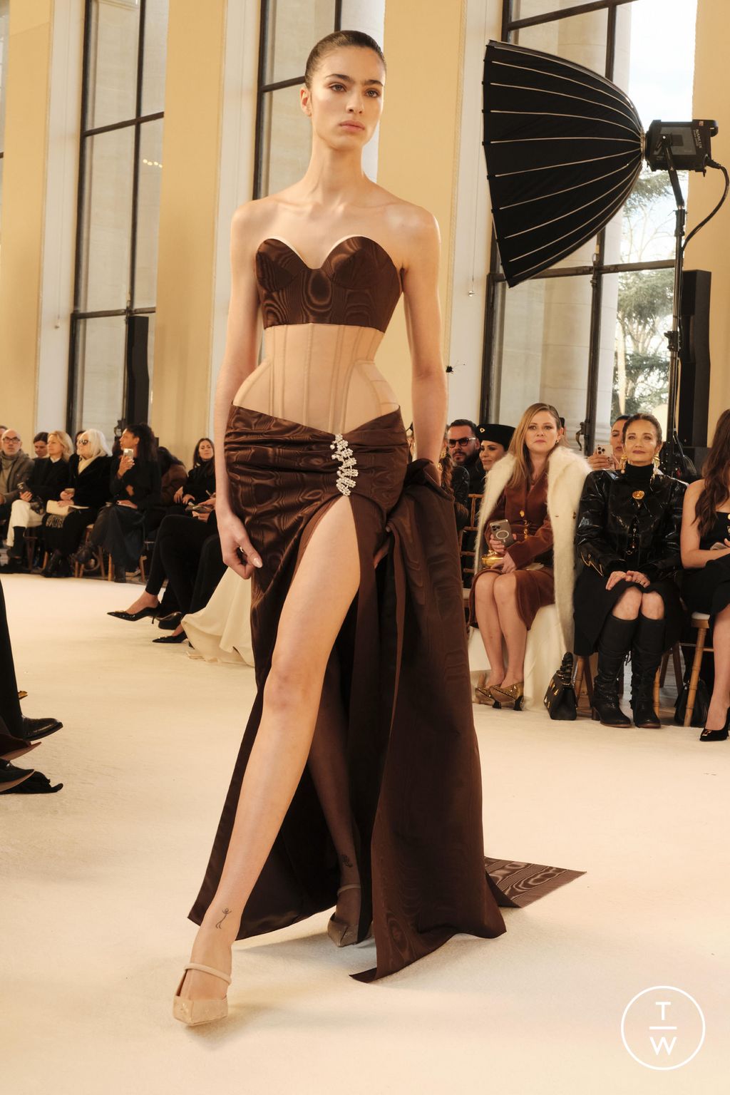 Fashion Week Paris Spring/Summer 2025 look 33 from the Schiaparelli collection couture