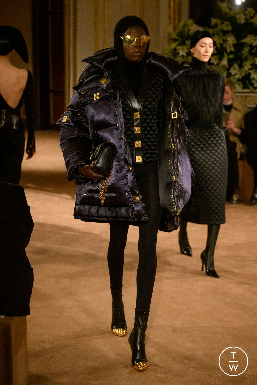 Fashion Week Paris Fall/Winter 2023 look 3 from the Schiaparelli collection womenswear