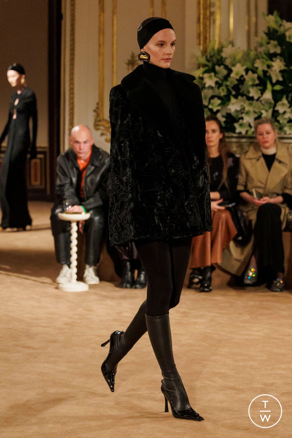 Fashion Week Paris Fall/Winter 2023 look 8 from the Schiaparelli collection womenswear