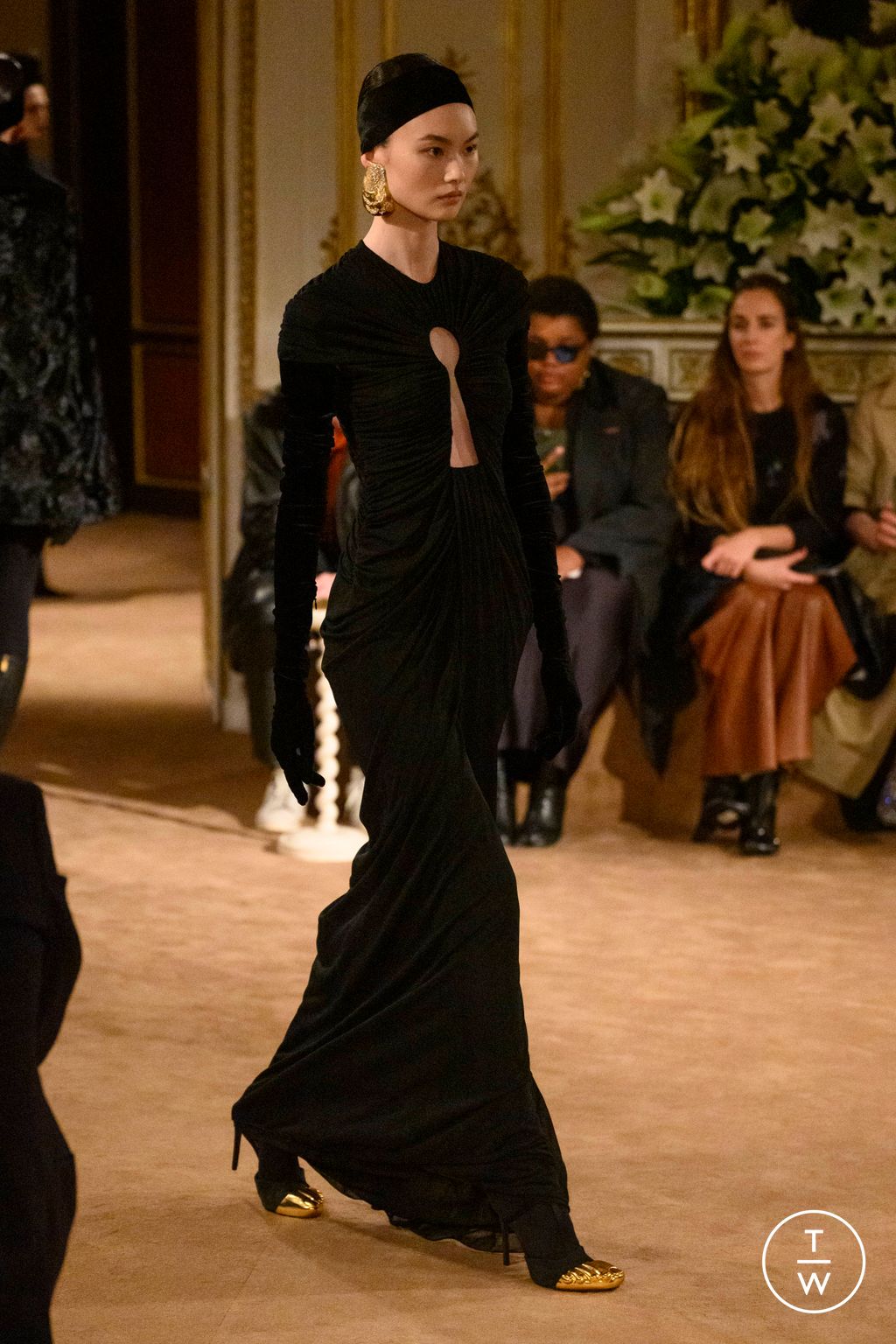 Fashion Week Paris Fall/Winter 2023 look 9 from the Schiaparelli collection womenswear
