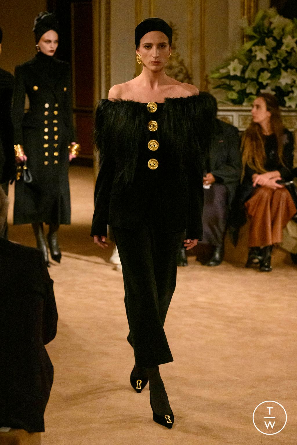 Fashion Week Paris Fall/Winter 2023 look 10 de la collection Schiaparelli womenswear