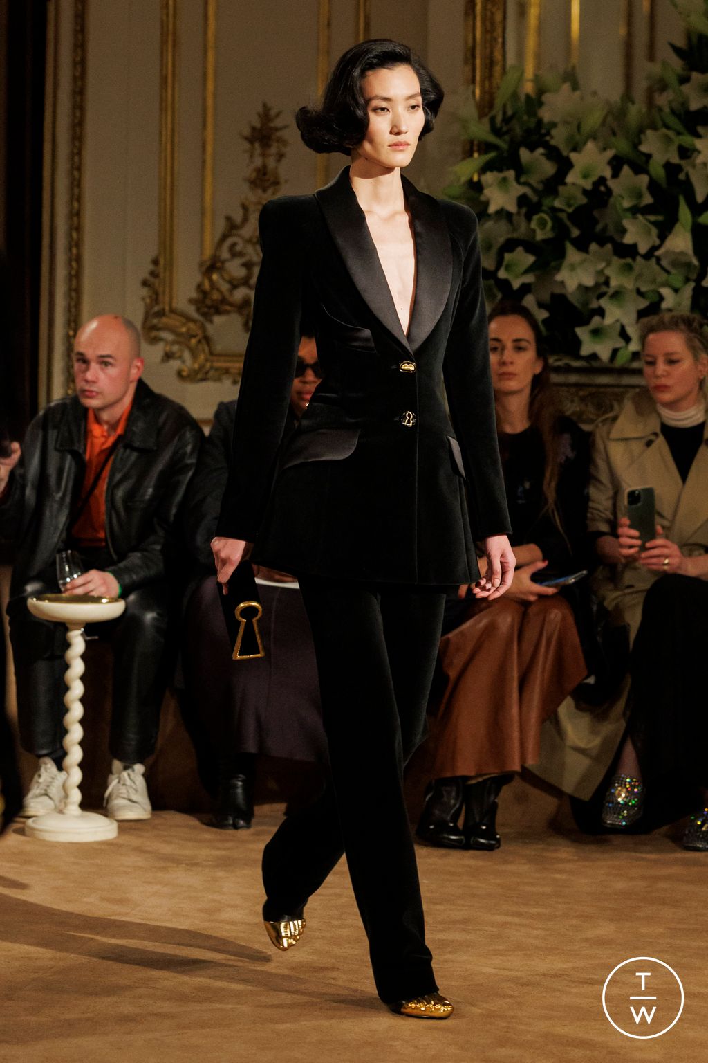 Fashion Week Paris Fall/Winter 2023 look 12 de la collection Schiaparelli womenswear