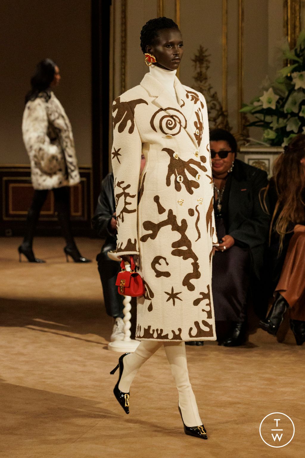 Fashion Week Paris Fall/Winter 2023 look 20 from the Schiaparelli collection womenswear
