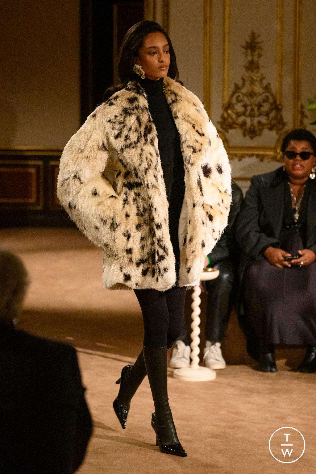 Fashion Week Paris Fall/Winter 2023 look 21 from the Schiaparelli collection womenswear