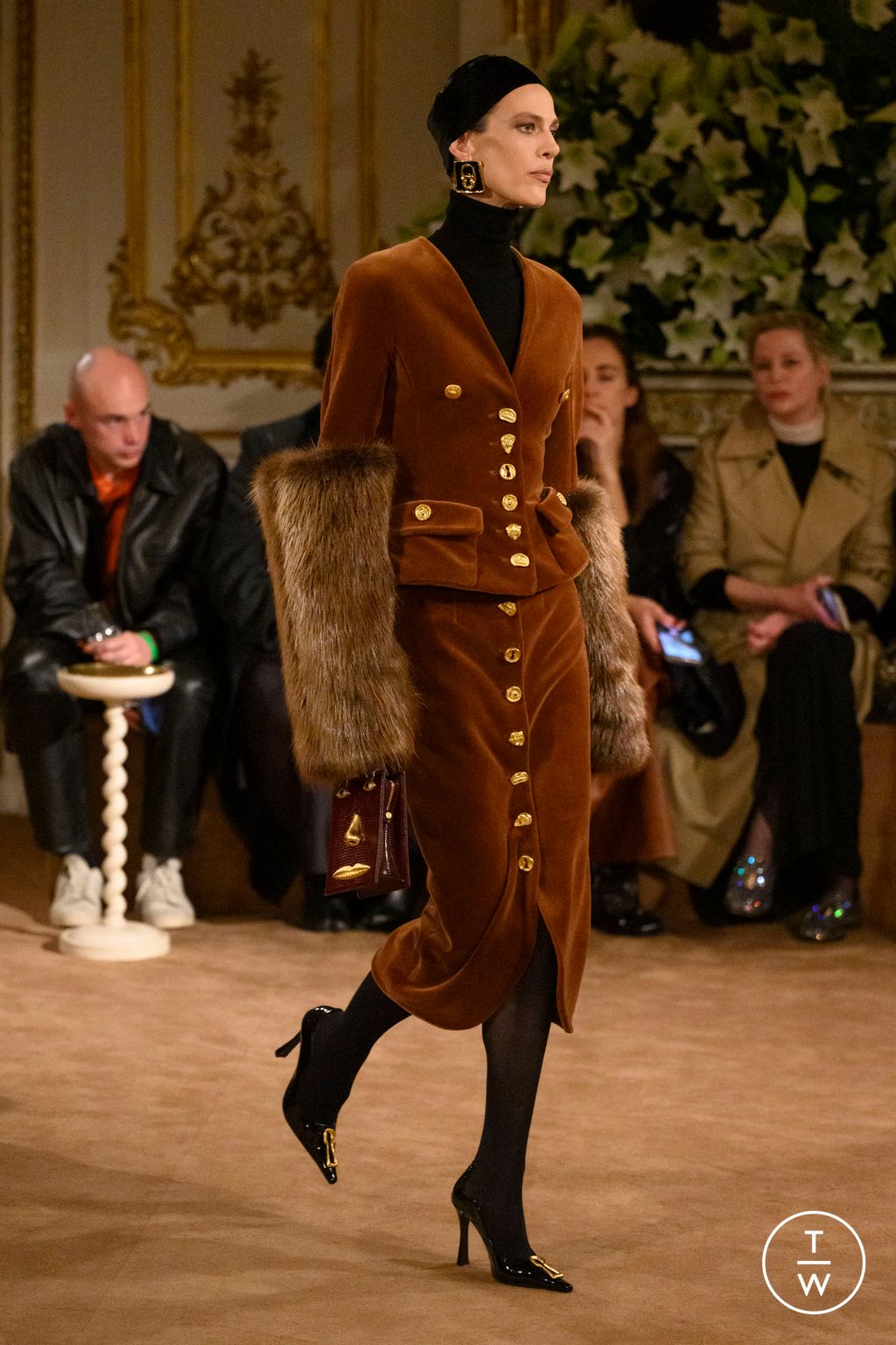 Fashion Week Paris Fall/Winter 2023 look 23 from the Schiaparelli collection womenswear