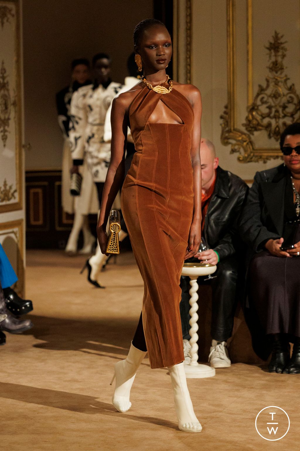 Fashion Week Paris Fall/Winter 2023 look 24 de la collection Schiaparelli womenswear