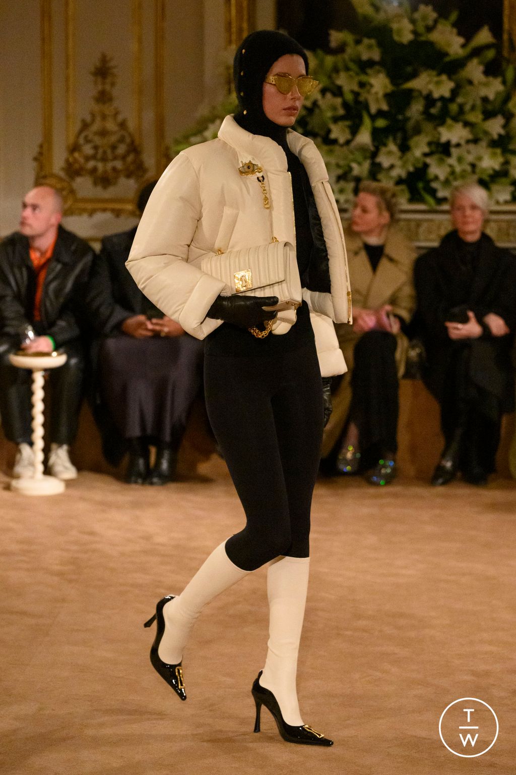 Fashion Week Paris Fall/Winter 2023 look 29 from the Schiaparelli collection womenswear
