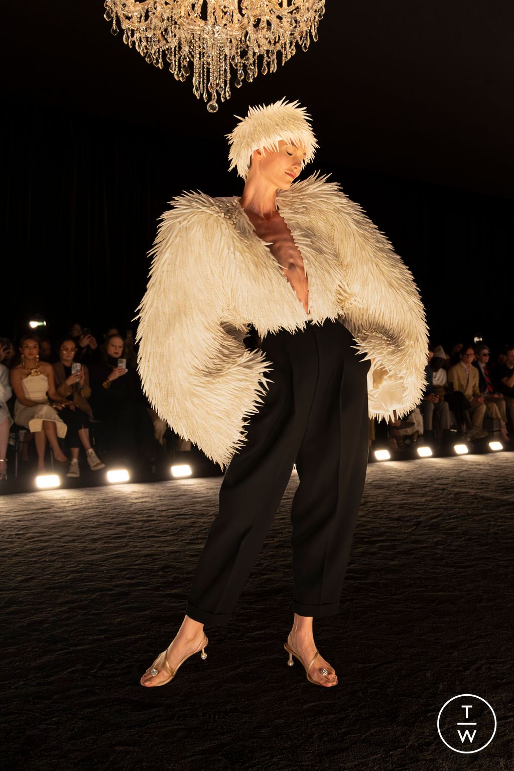 Fashion Week Paris Fall/Winter 2024 look 16 from the Schiaparelli collection couture
