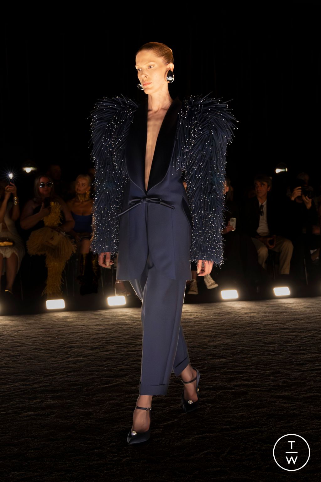Fashion Week Paris Fall/Winter 2024 look 17 from the Schiaparelli collection couture